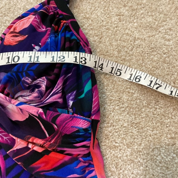 Beautiful tropical print tankini. Flattering front, Excellent condition, size 8 - Picture 8 of 8